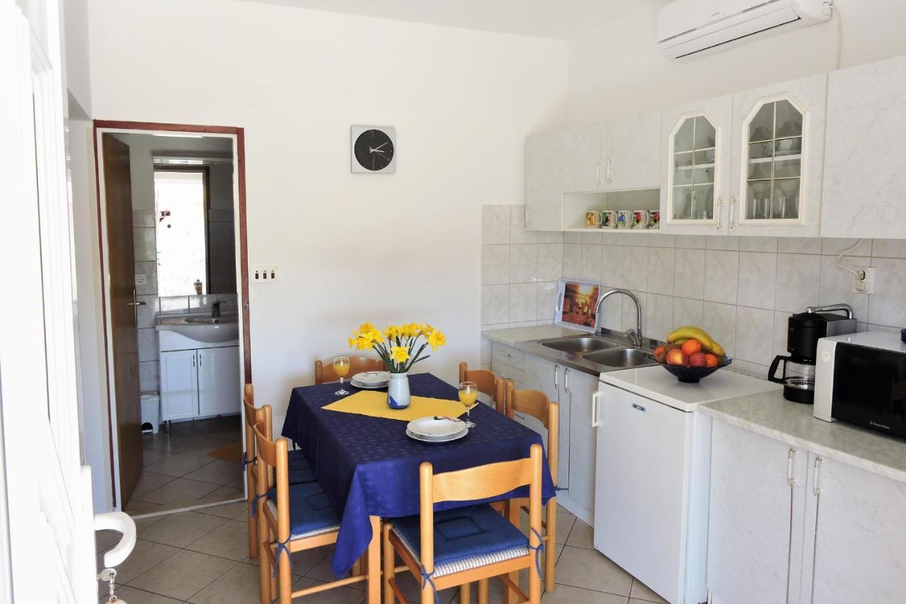 Apartments By The Sea Veli Rat, Dugi Otok - 436 מראה חיצוני תמונה